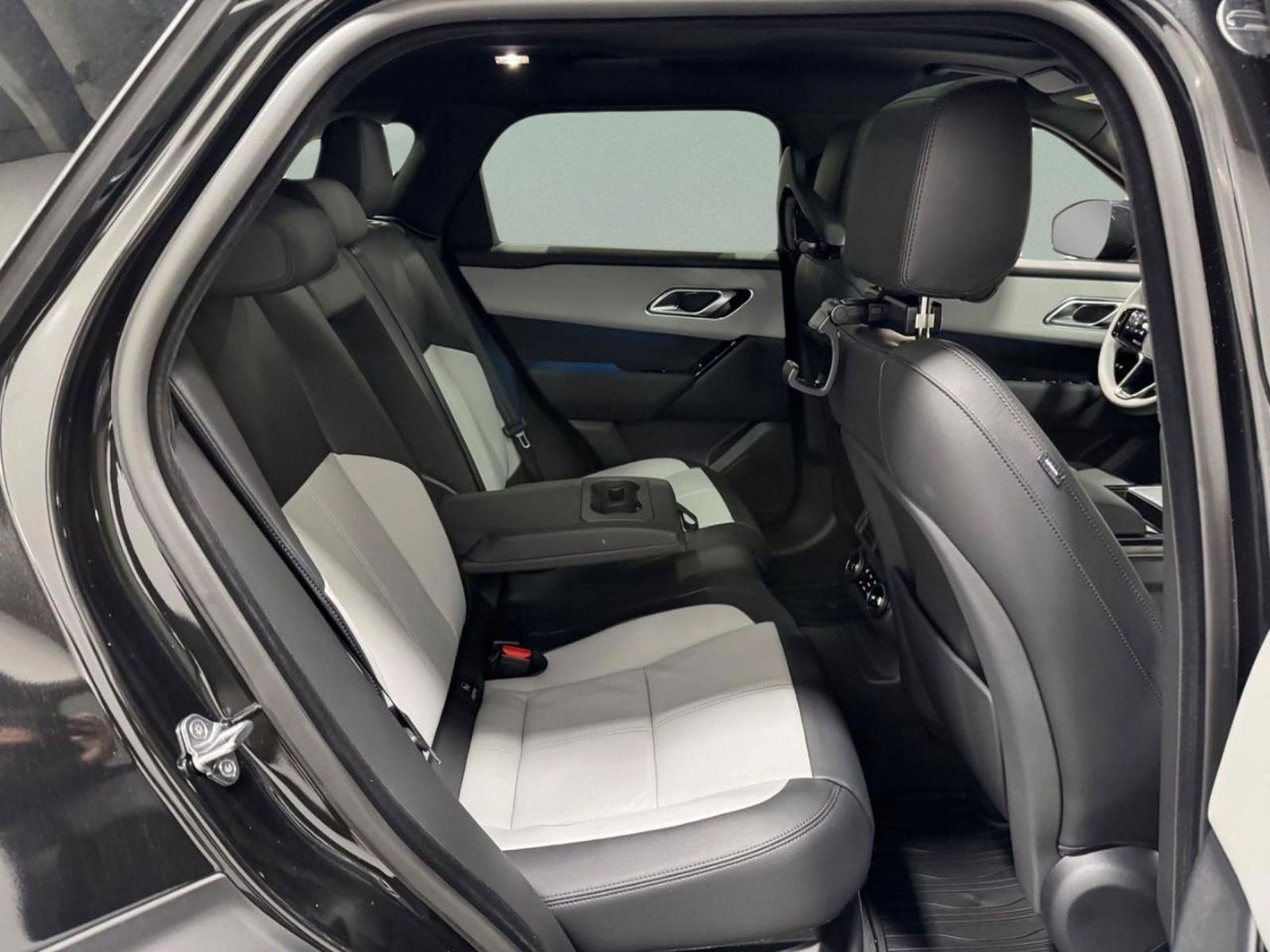 New 2026 Land Rover Range Rover Velar Dynamic SE image 9