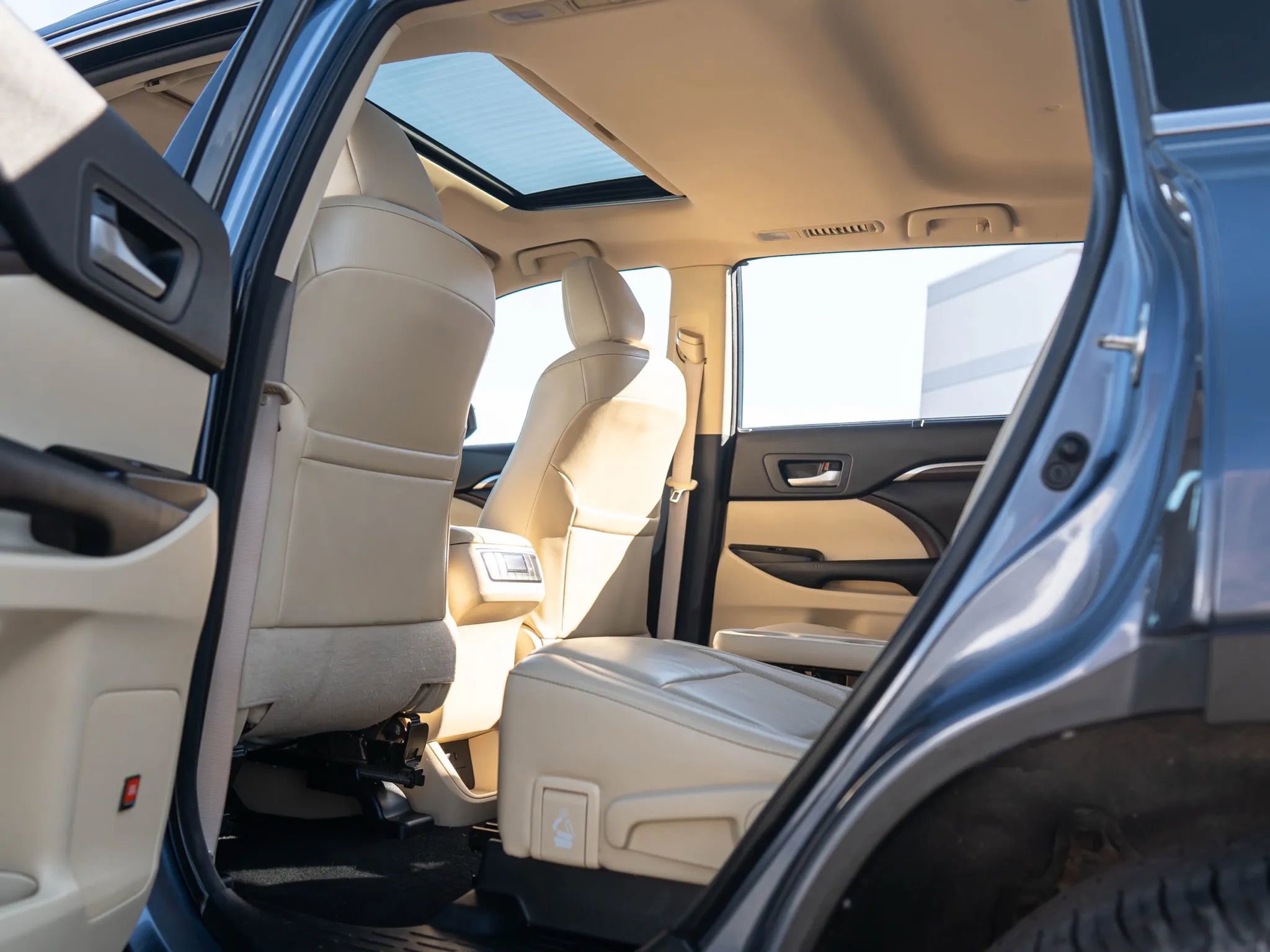 Used 2015 Toyota Highlander Limited image 21