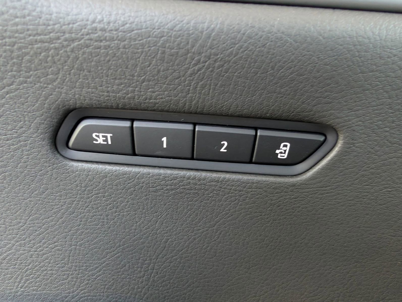 Used 2023 Cadillac XT6 Premium Luxury image 9