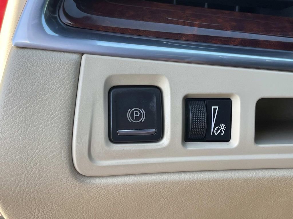 Used 2018 Cadillac XT5 Luxury w/ Driver Awareness Package image 17