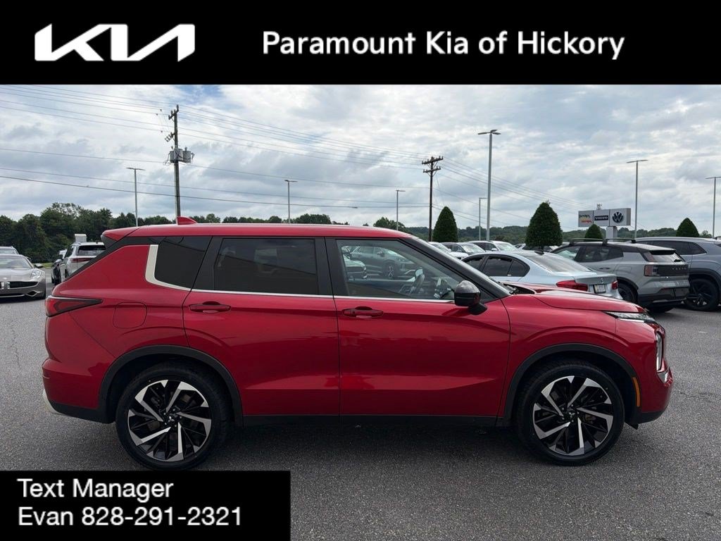 Used 2024 Mitsubishi Outlander SE Black Edition FWD image 5