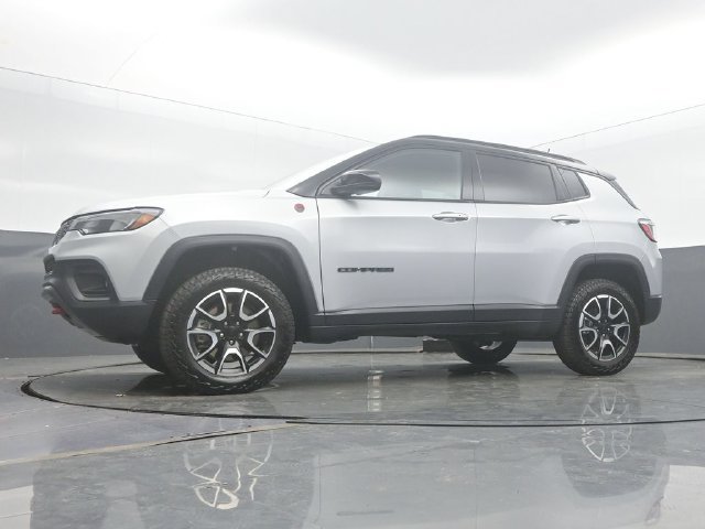 Used 2024 Jeep Compass Trailhawk w/ Sun and Sound Group AWD/4WD image 47