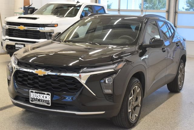 Used 2025 Chevrolet Trax LT FWD image 9