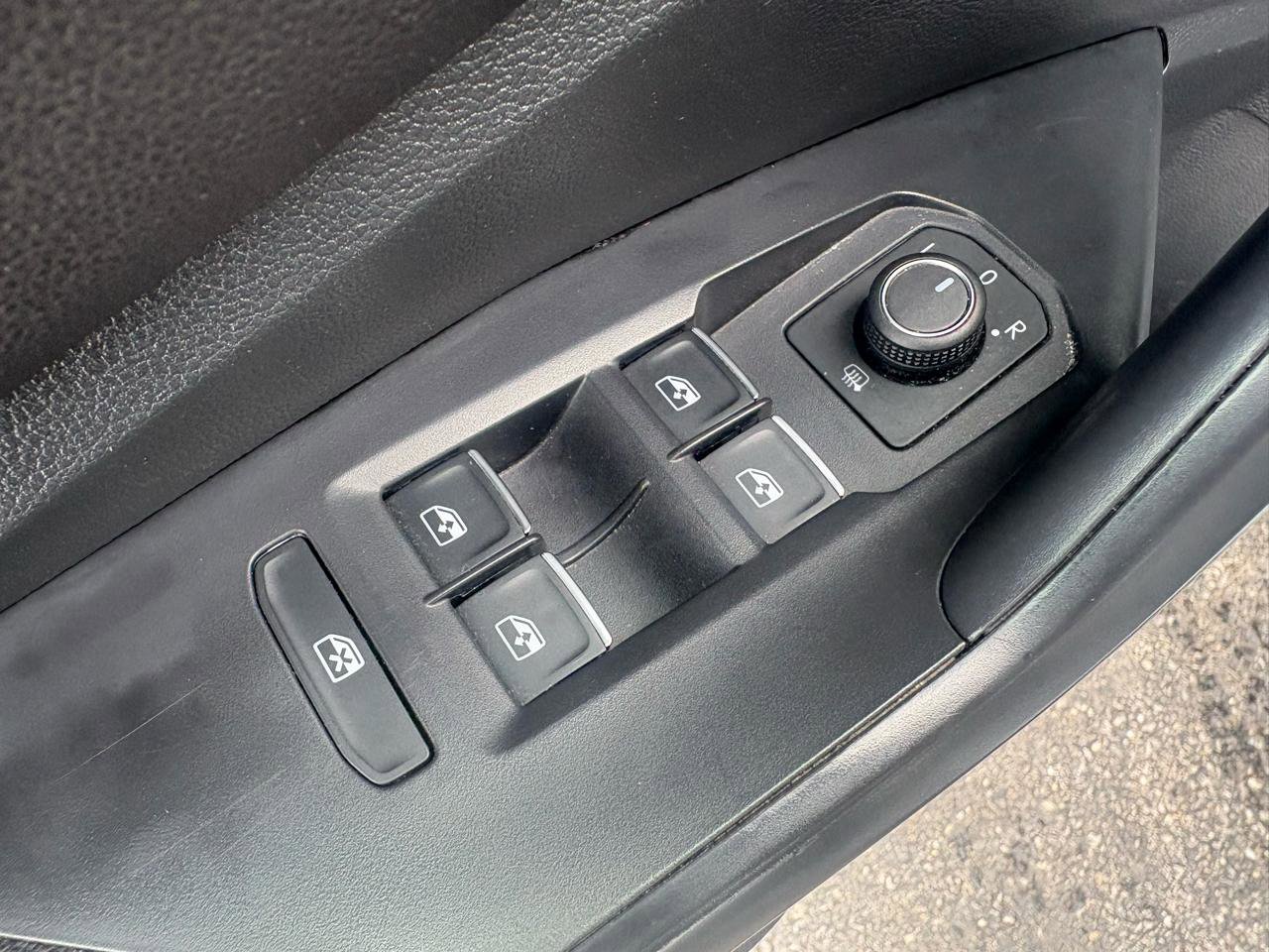 Used 2024 Volkswagen Jetta SE FWD image 7