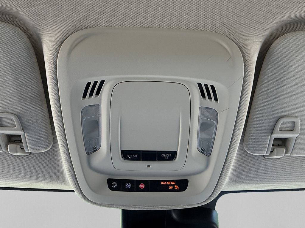 Used 2021 Buick Envision Essence FWD image 16