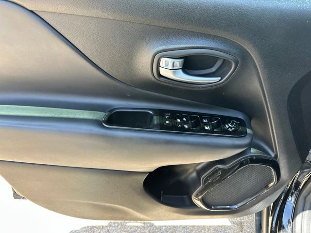 Used 2022 Jeep Renegade Altitude AWD/4WD image 11