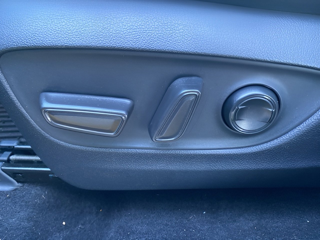 Used 2024 Toyota RAV4 Limited image 9