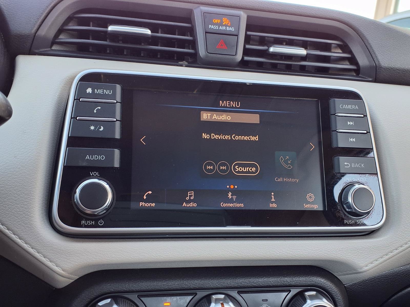 Used 2021 Nissan Versa SV FWD image 5