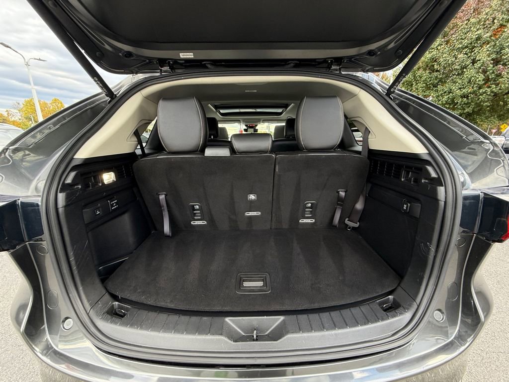 Used 2024 MAZDA CX-90 Plug-In Hybrid w/ Premium Pkg image 25