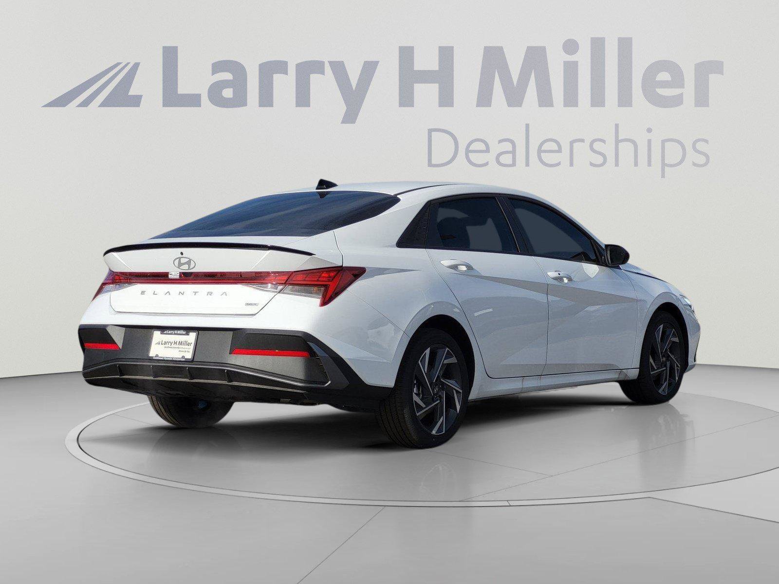 New 2025 Hyundai Elantra SEL FWD image 5