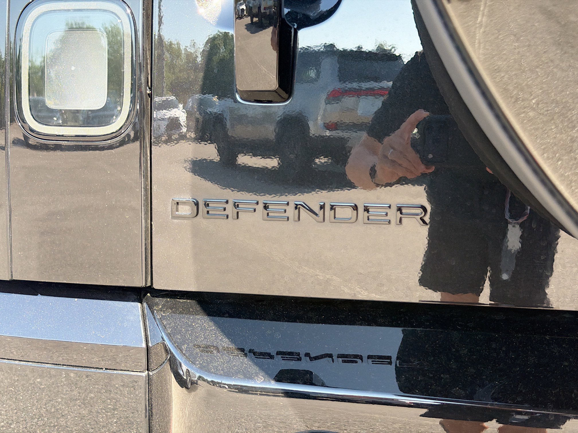 New 2026 Land Rover Defender 110 X-Dynamic SE image 11