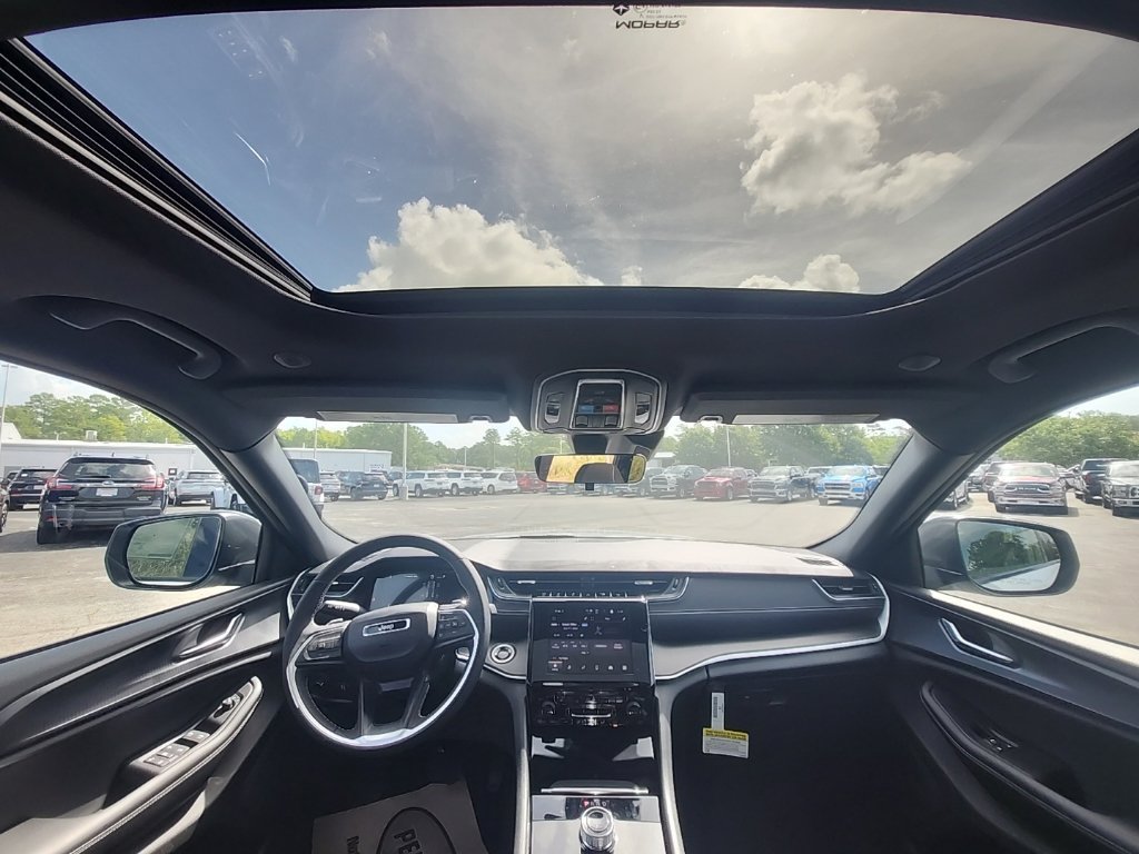 New 2026 Jeep Grand Cherokee Laredo X RWD image 4