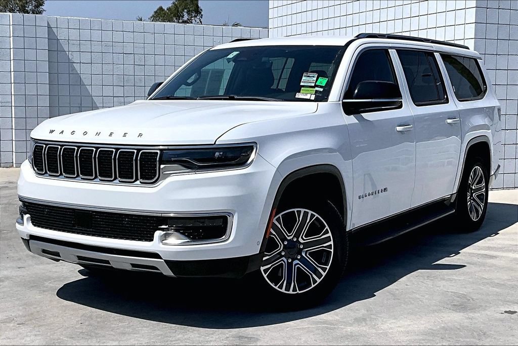Used 2023 Jeep Wagoneer L Series II RWD image 2