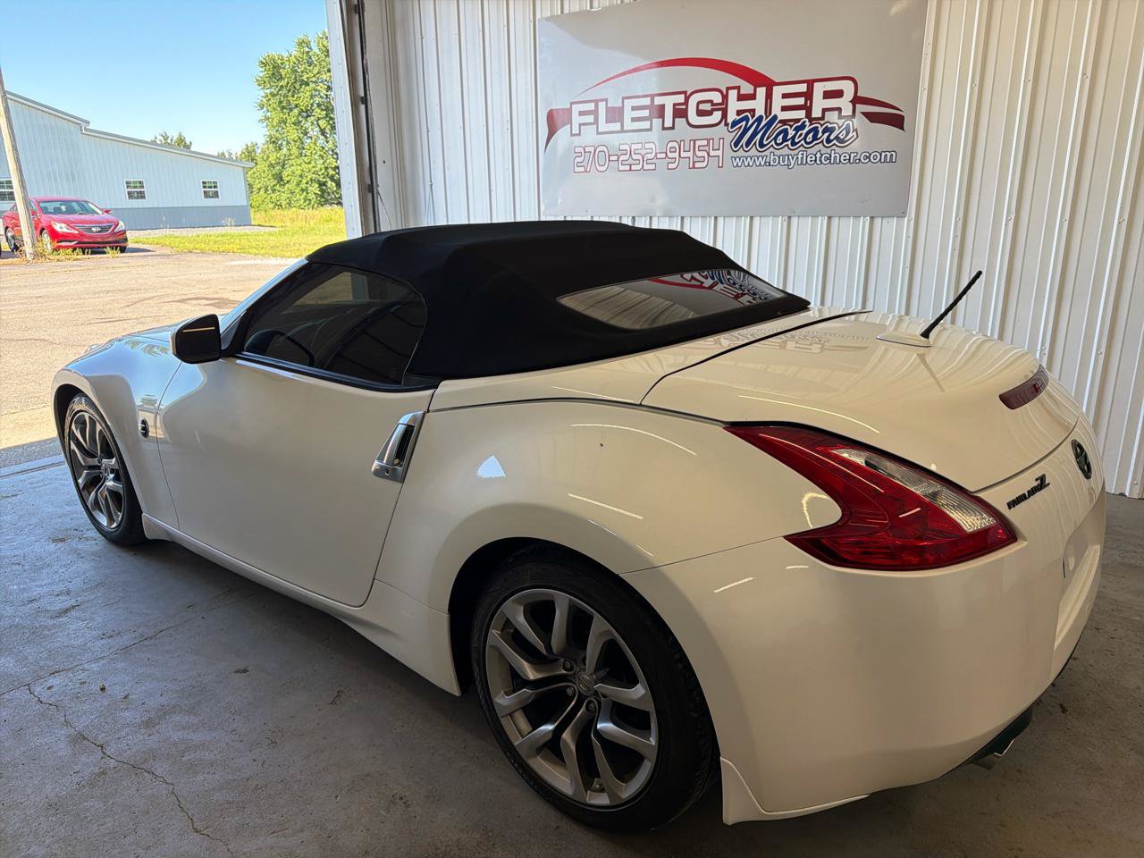 Used 2014 Nissan 370Z Touring RWD image 3