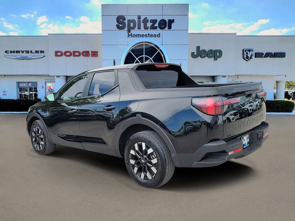 Used 2025 Hyundai Santa Cruz SE FWD image 3