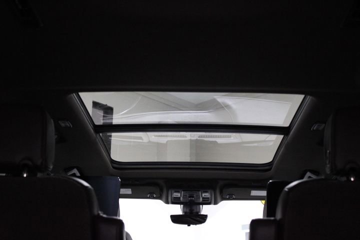 Used 2021 GMC Yukon XL Denali w/ Denali Ultimate Package image 3