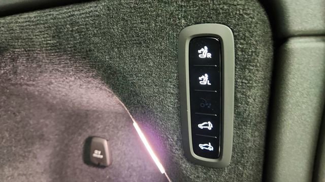 New 2026 Volvo EX90 Ultra AWD/4WD image 44