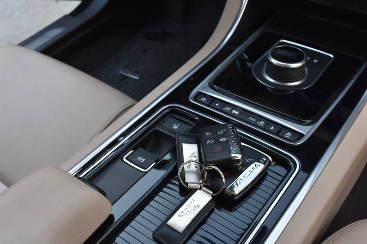Used 2017 Jaguar XF Premium image 47