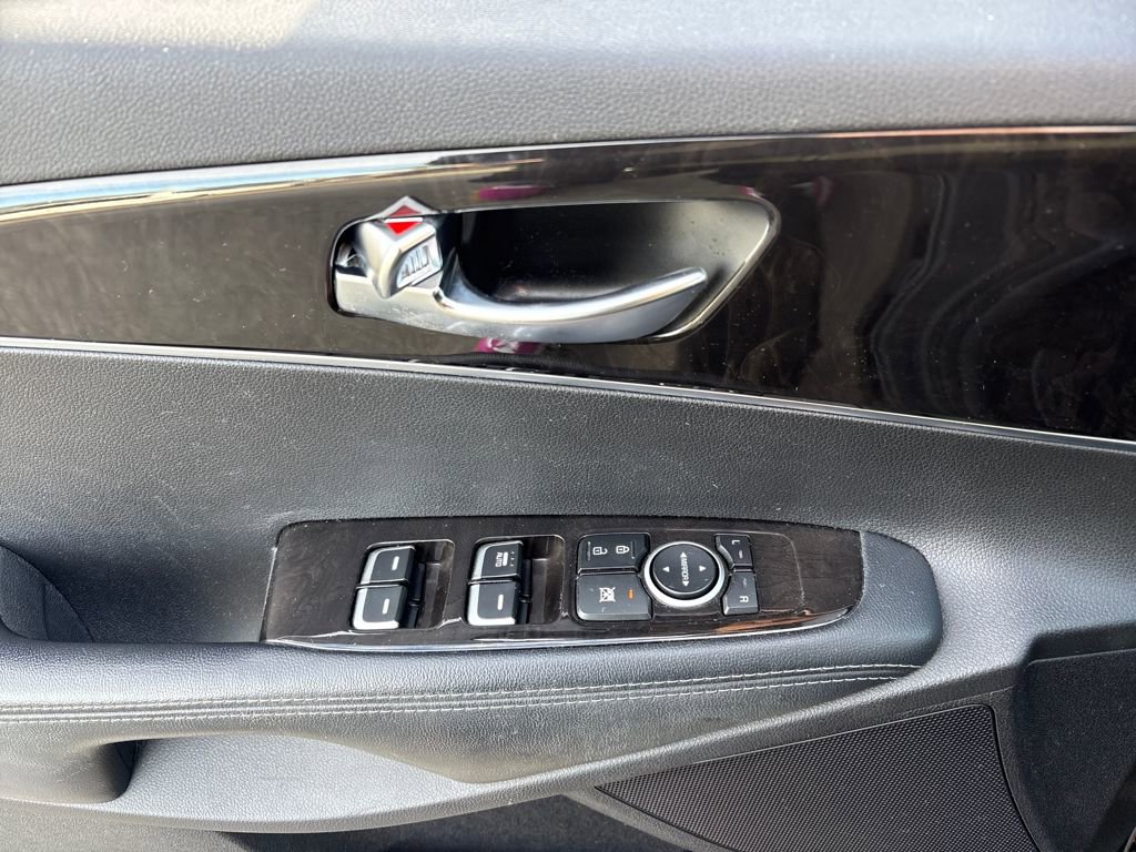 Used 2017 Kia Sorento LX image 16