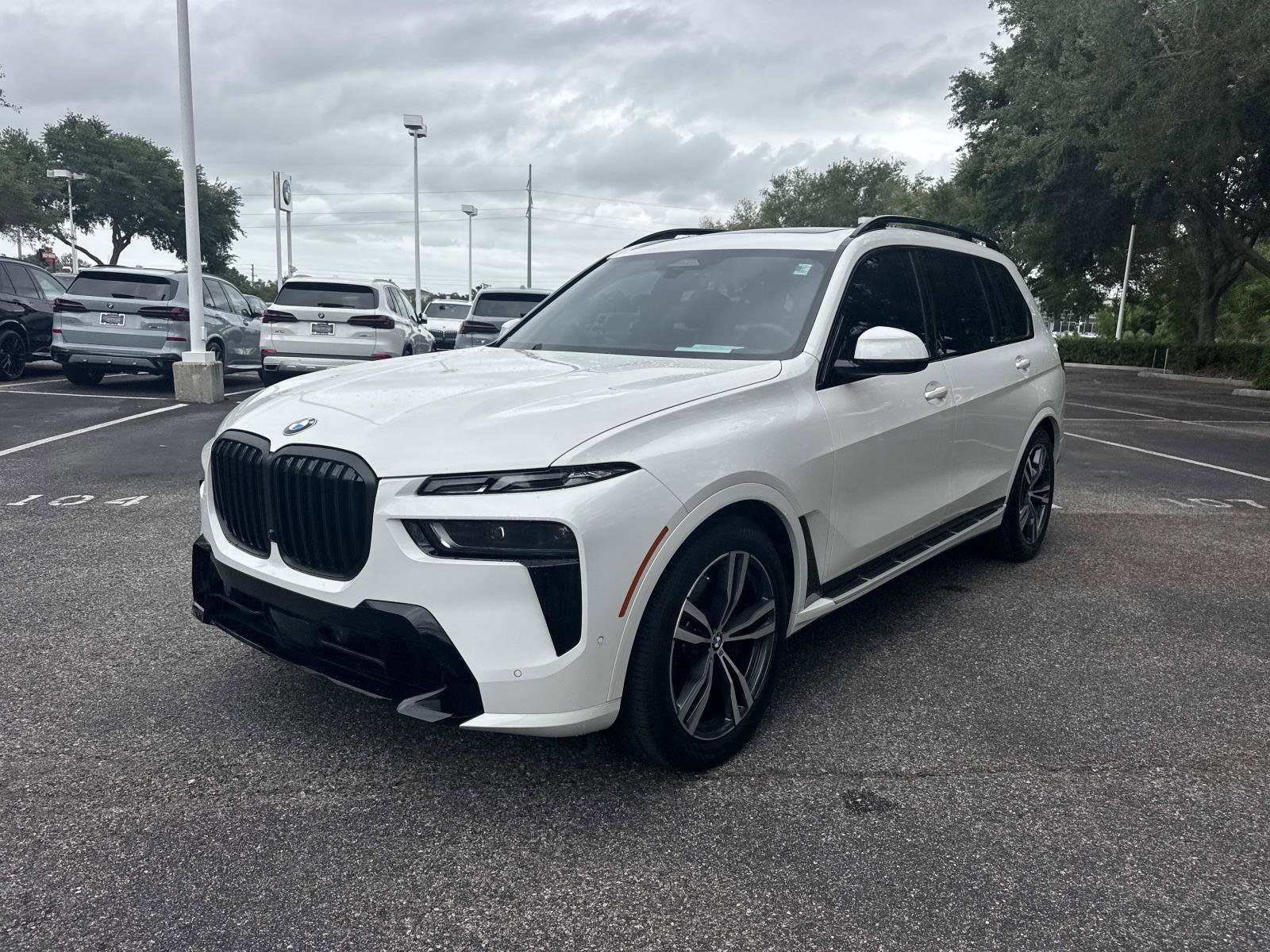 Used 2023 BMW X7 xDrive40i w/ M Sport Package image 8