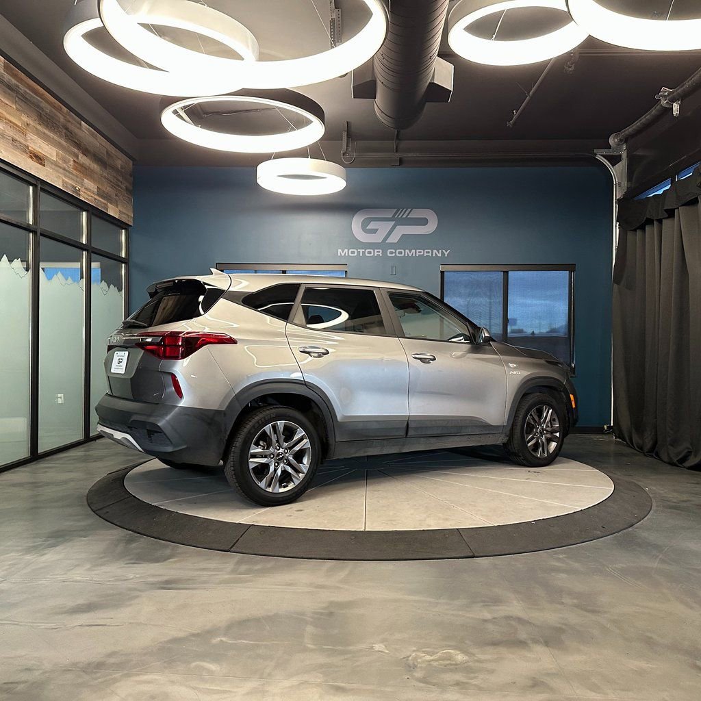Used 2023 Kia Seltos LX AWD/4WD image 3
