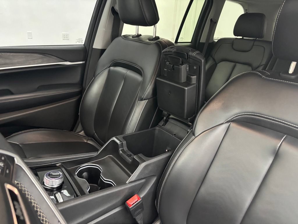 Used 2024 Jeep Grand Cherokee Limited AWD/4WD image 25