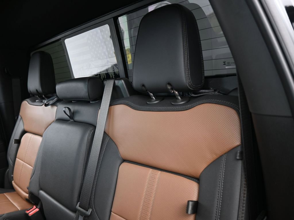Used 2025 Chevrolet Silverado 1500 High Country image 39