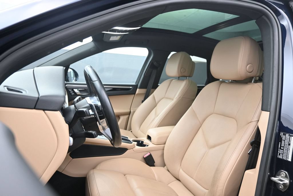 Certified 2021 Porsche Macan AWD/4WD image 5