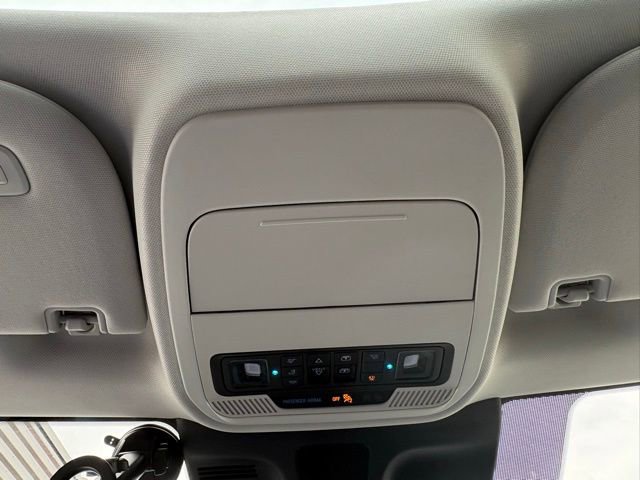 Used 2025 Ford Expedition Platinum image 39