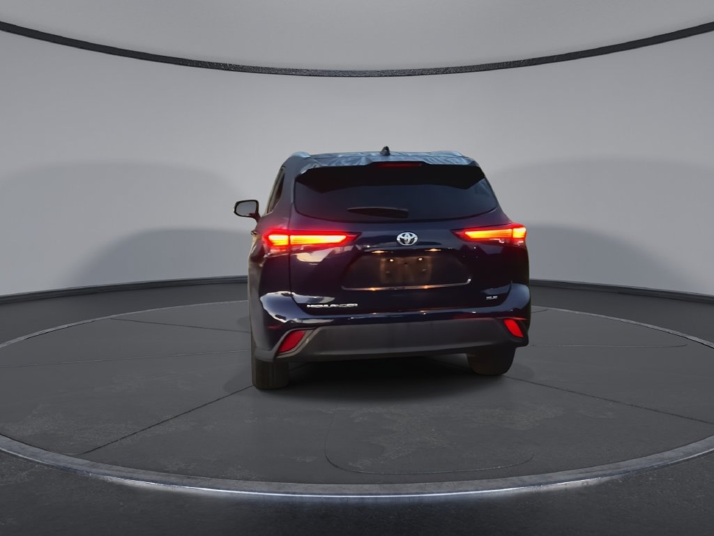 Used 2021 Toyota Highlander XLE FWD image 7