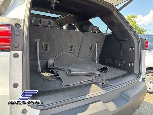 Used 2023 Chevrolet Traverse RS image 12