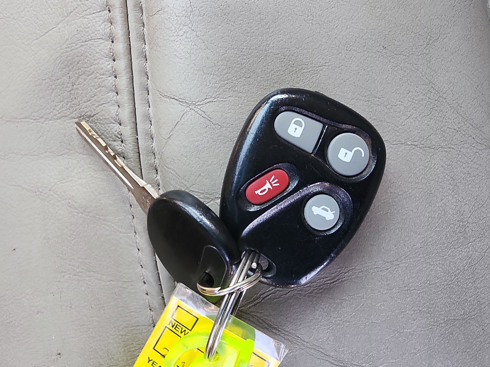 Used 2002 Cadillac De Ville w/ Comfort/Convenience Pkg FWD image 26