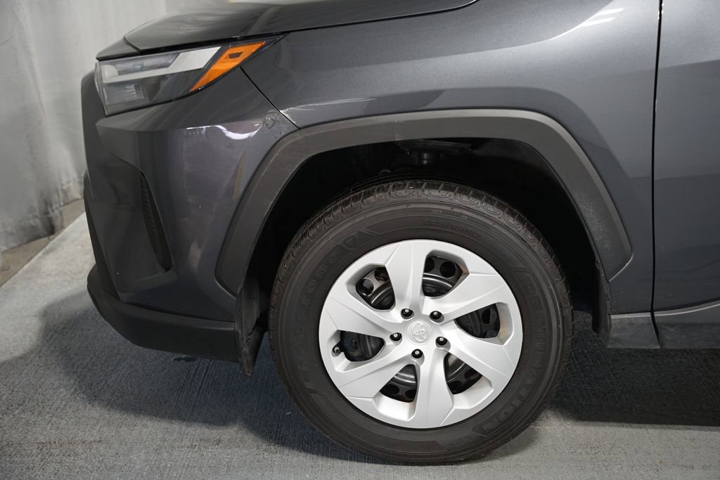 Used 2025 Toyota RAV4 LE AWD/4WD image 5