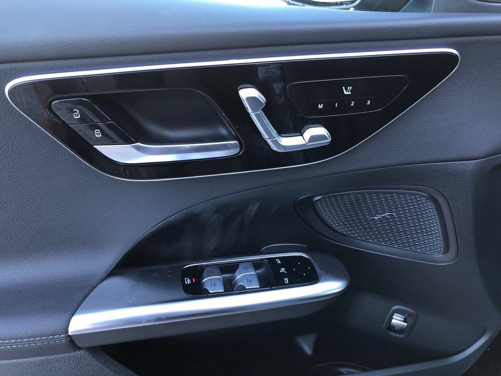 New 2026 Mercedes-Benz C 300 4MATIC Sedan image 5