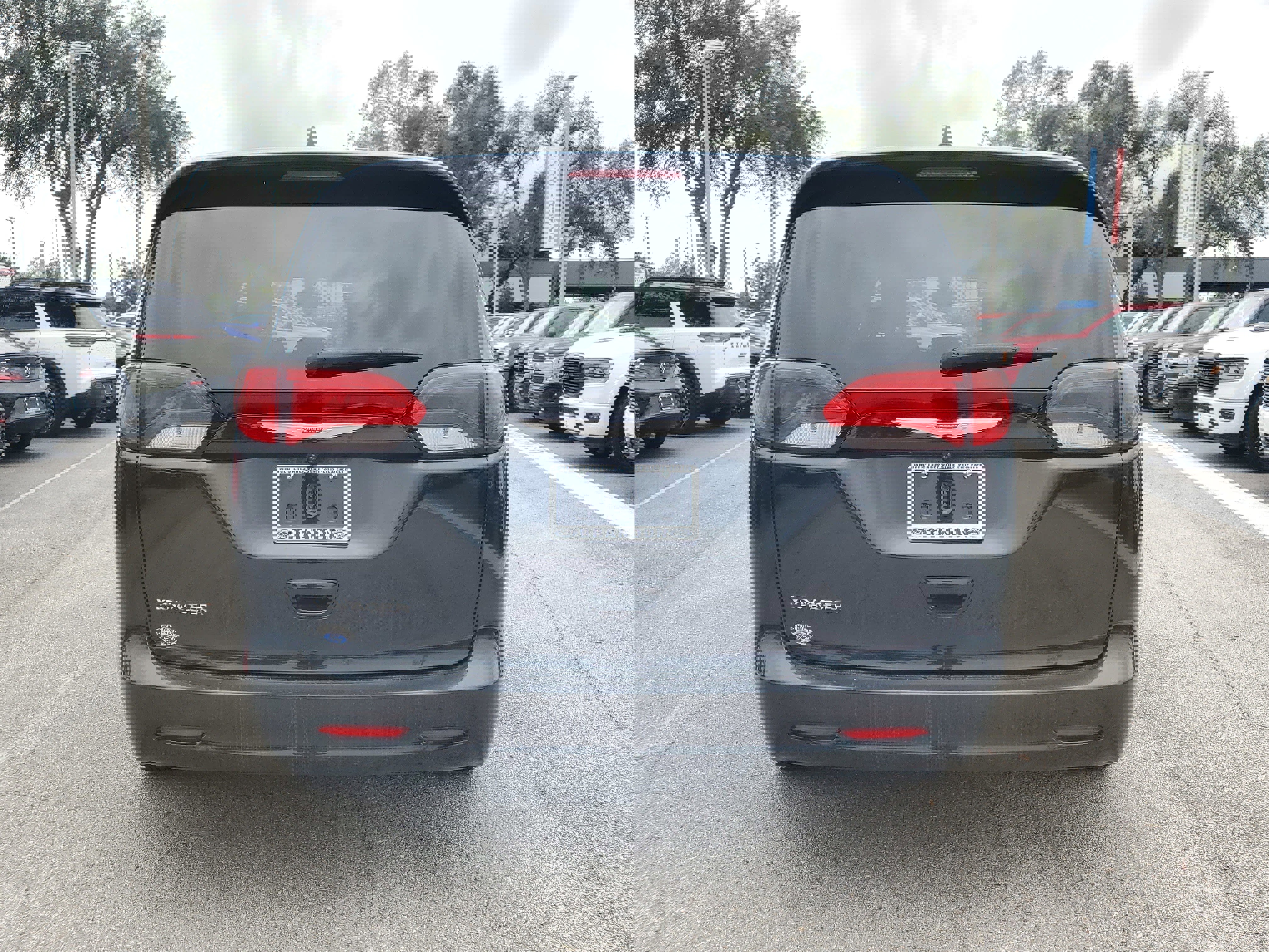 Used 2021 Chrysler Voyager Lxi image 8