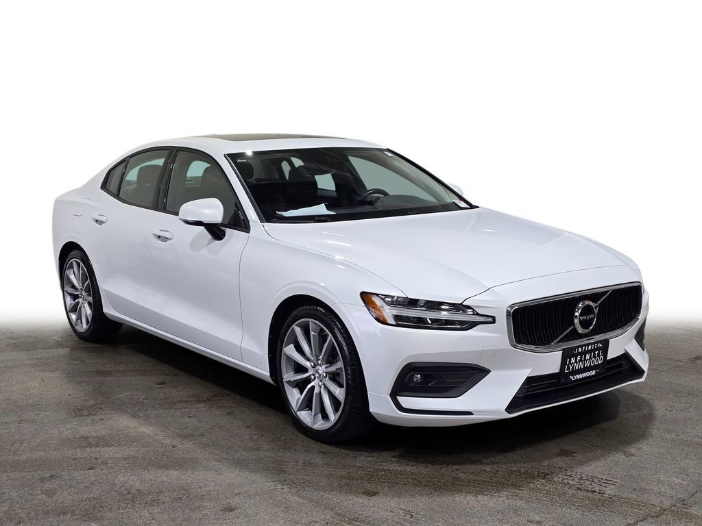 Used 2021 Volvo S60 T6 Momentum w/ Premium Package image 3