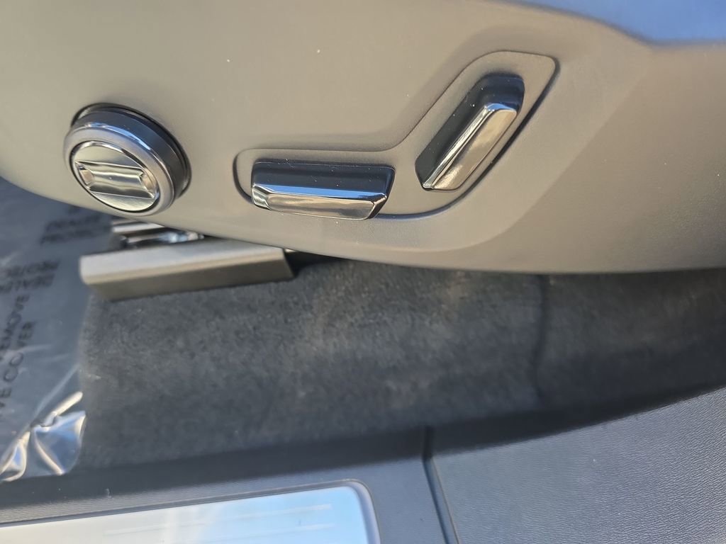 New 2026 Volvo XC90 B6 Plus w/ Protection Package Premier image 41