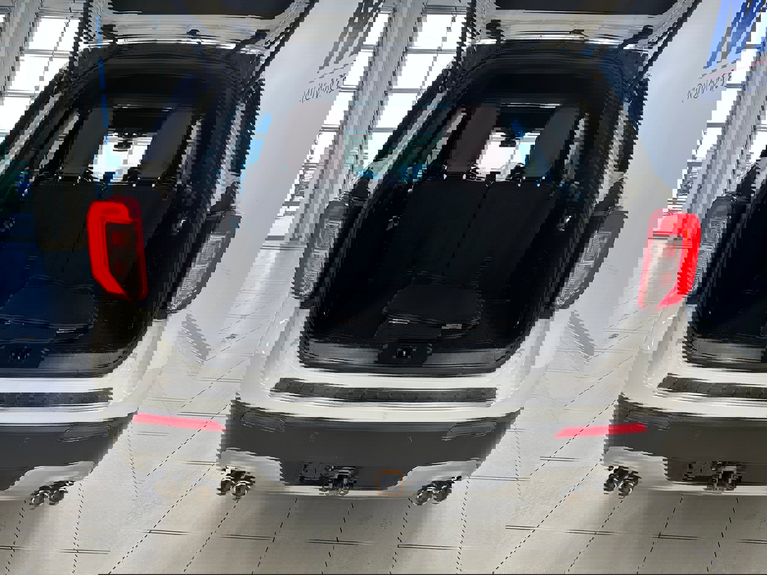 Used 2022 Ford Explorer Platinum w/ Equipment Group 601A image 7