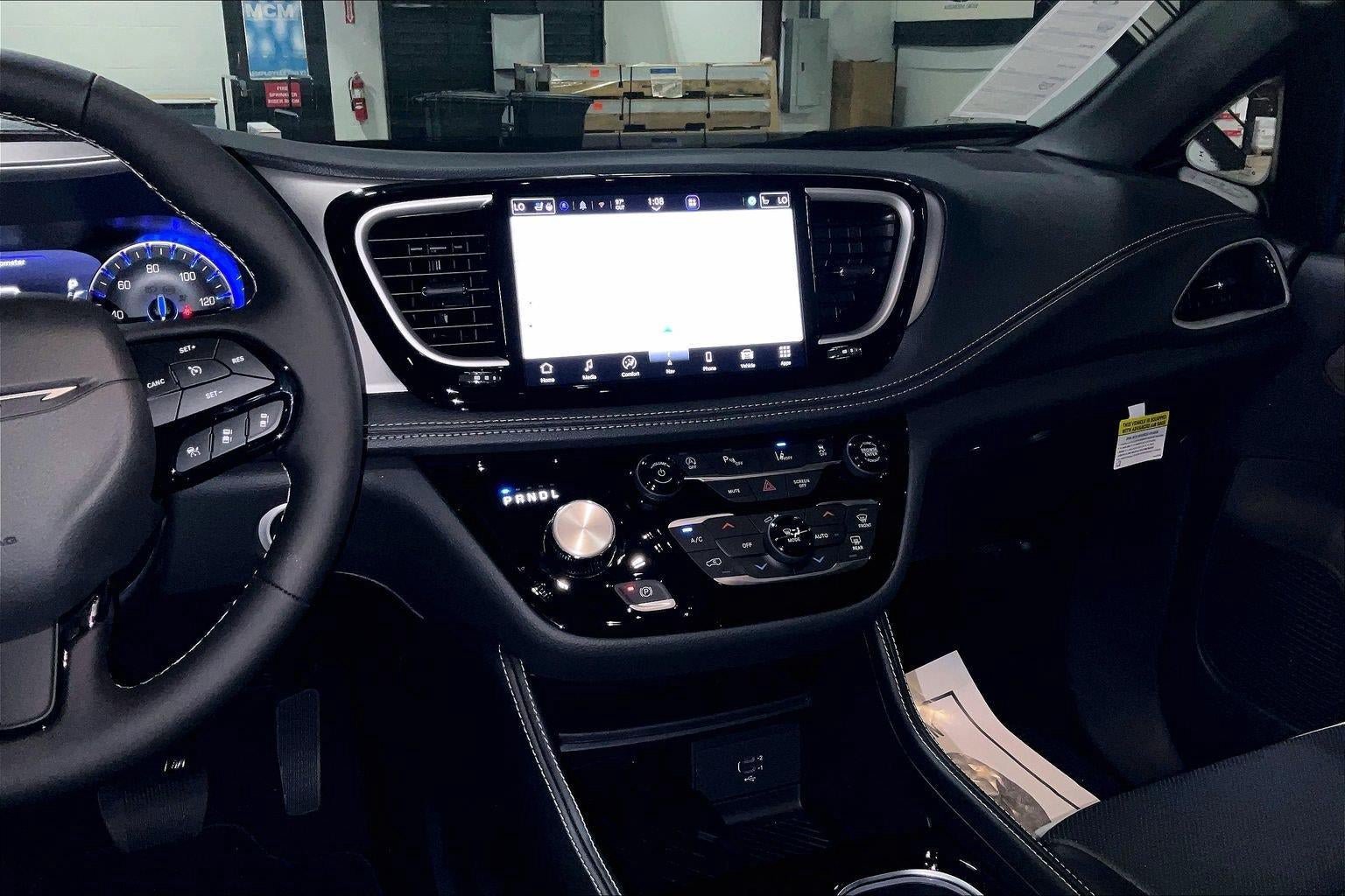 New 2027 Chrysler Pacifica Limited AWD/4WD image 6