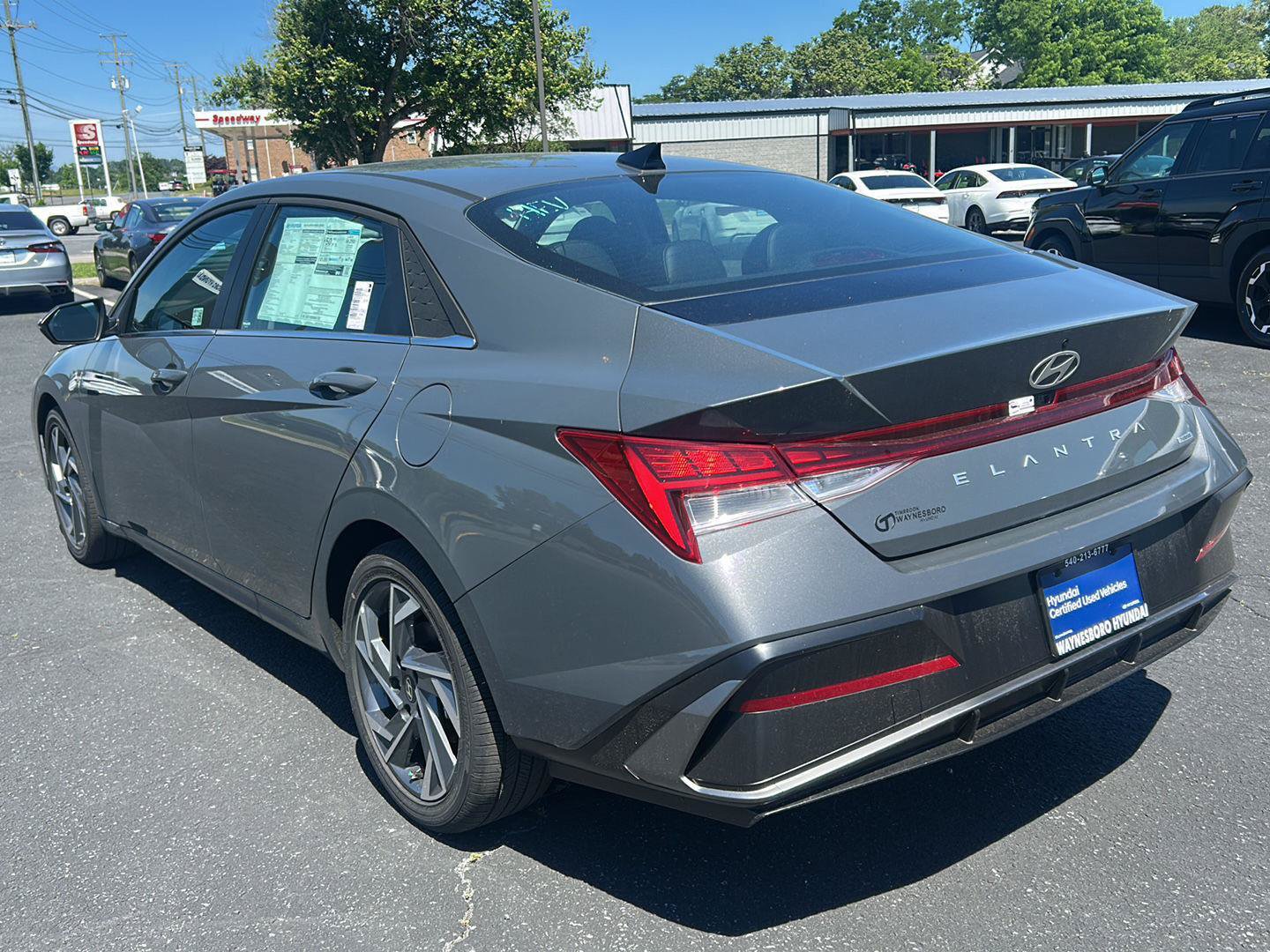 Certified 2025 Hyundai Elantra Limited FWD image 5