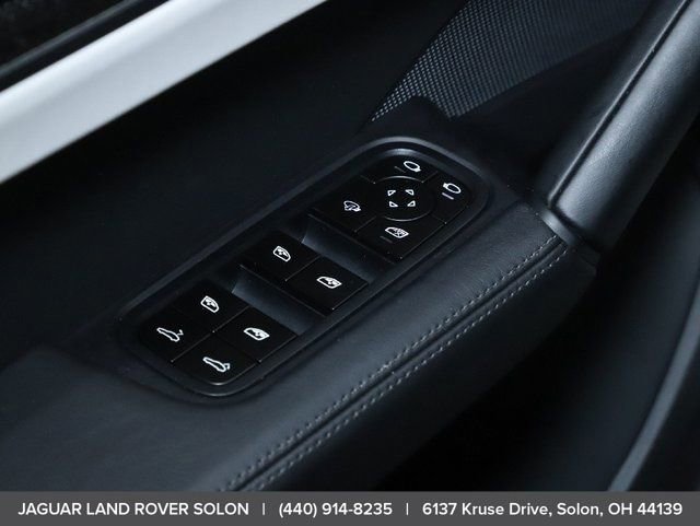 Used 2025 Porsche Cayenne GTS AWD/4WD image 33