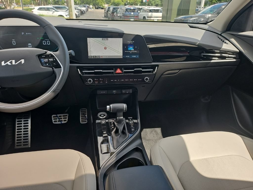 Used 2025 Kia Niro EX Touring FWD image 16