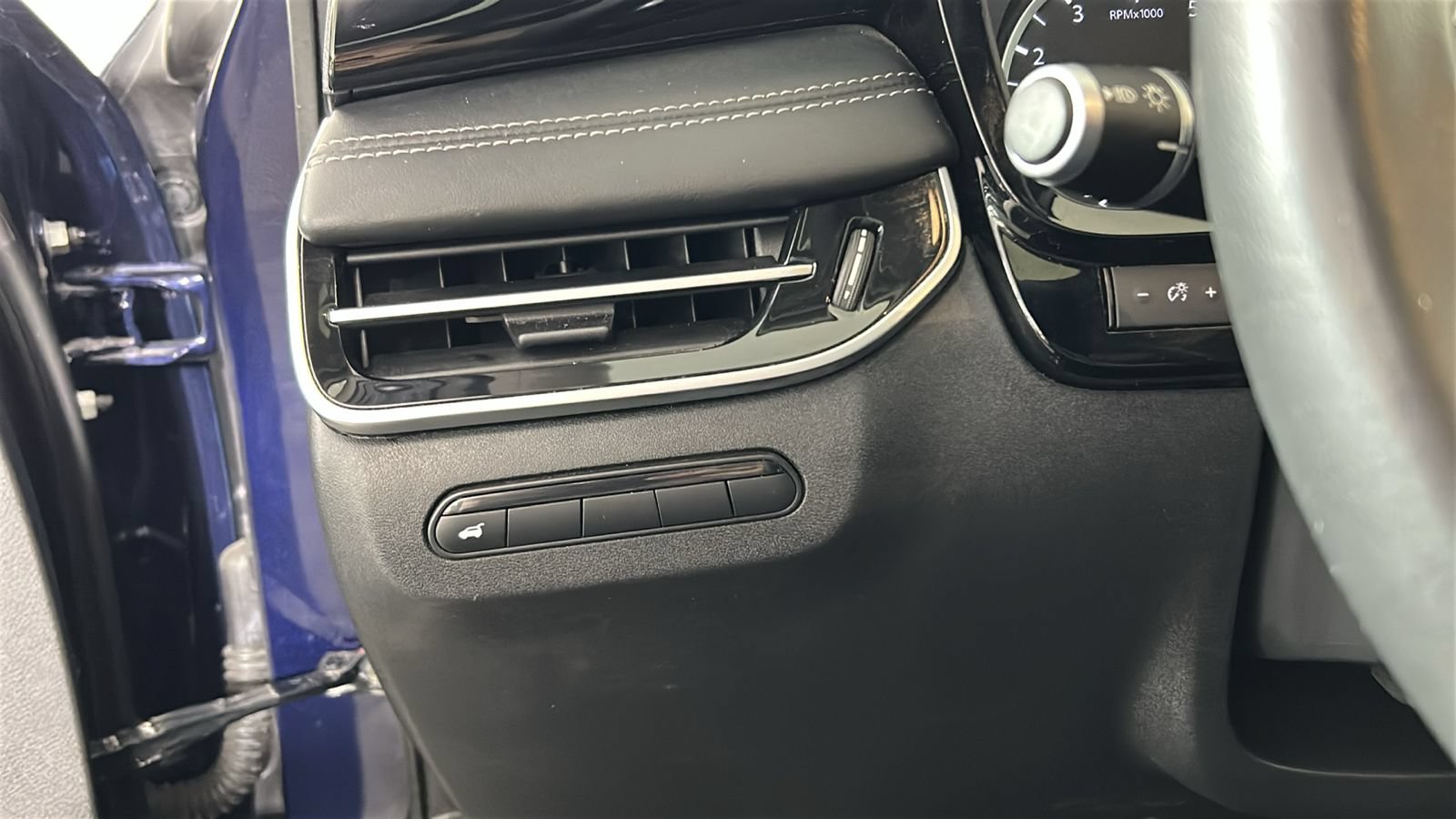 Used 2023 INFINITI QX60 Pure AWD/4WD image 21