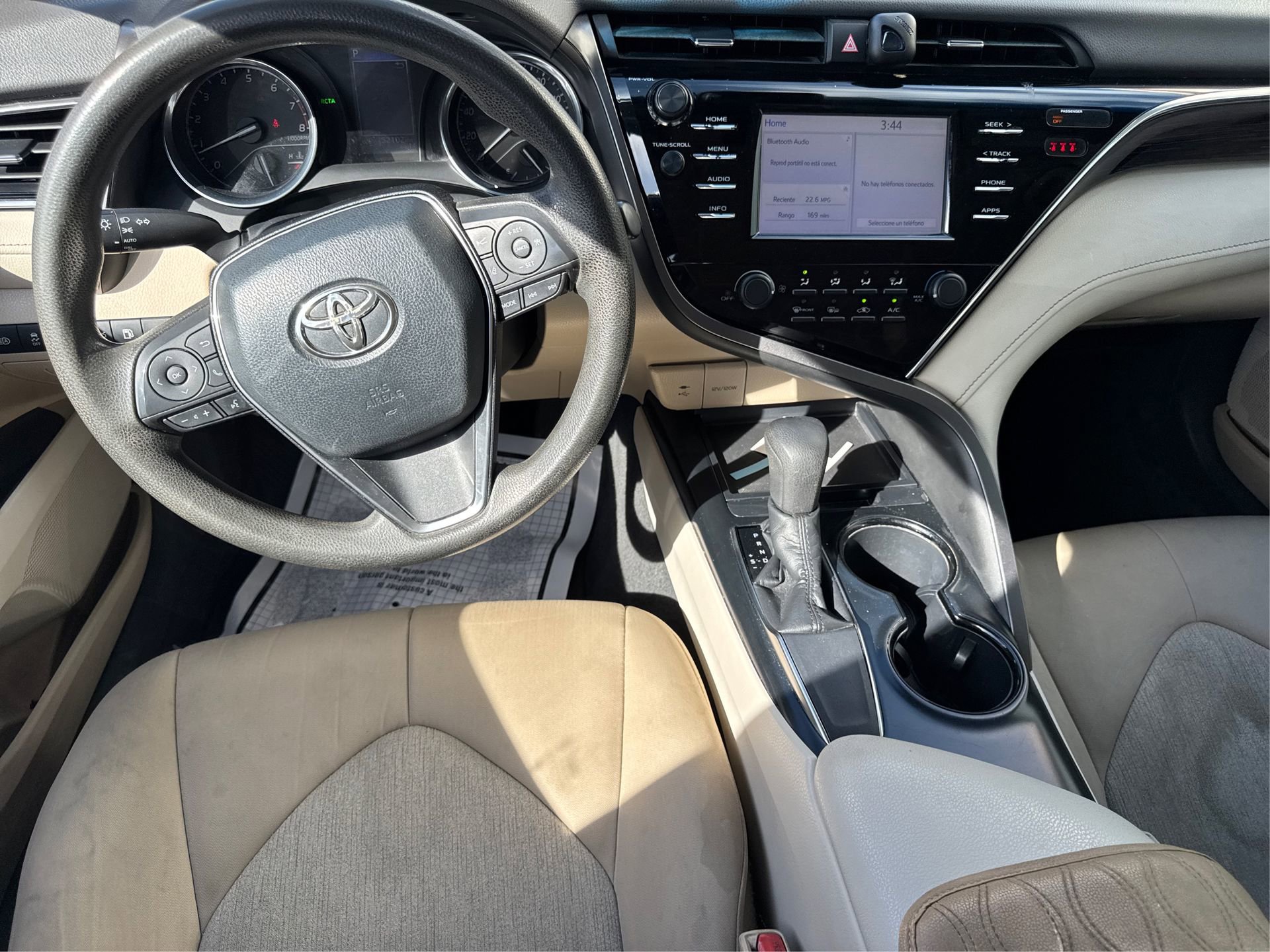 Used 2018 Toyota Camry LE image 19