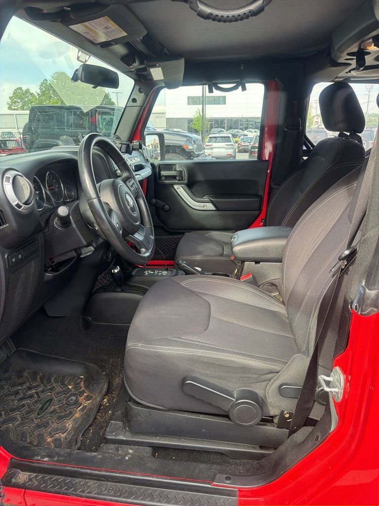 Used 2013 Jeep Wrangler Rubicon AWD/4WD image 3