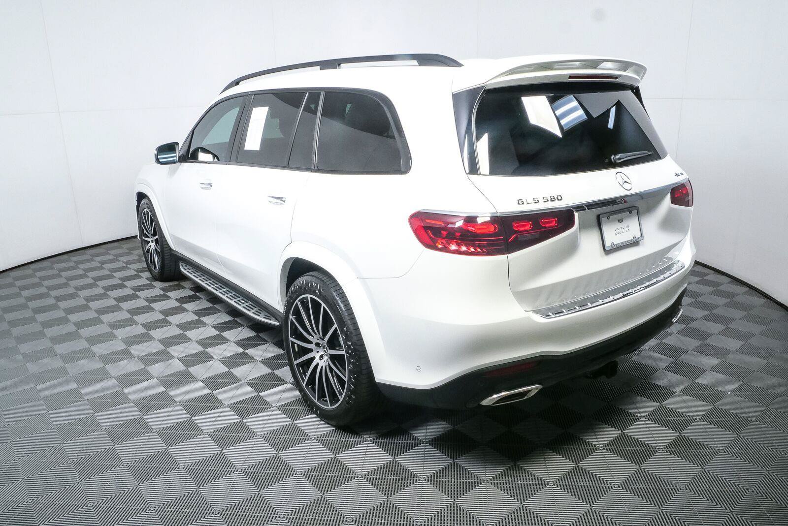 Used 2024 Mercedes-Benz GLS 580 4MATIC image 30