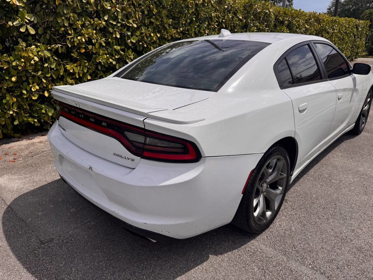 Used 2015 Dodge Charger SXT image 3