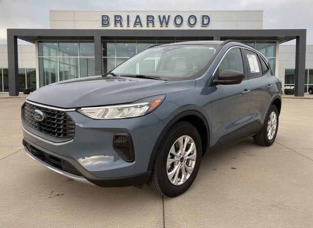 Used 2023 Ford Escape Active AWD/4WD image 1