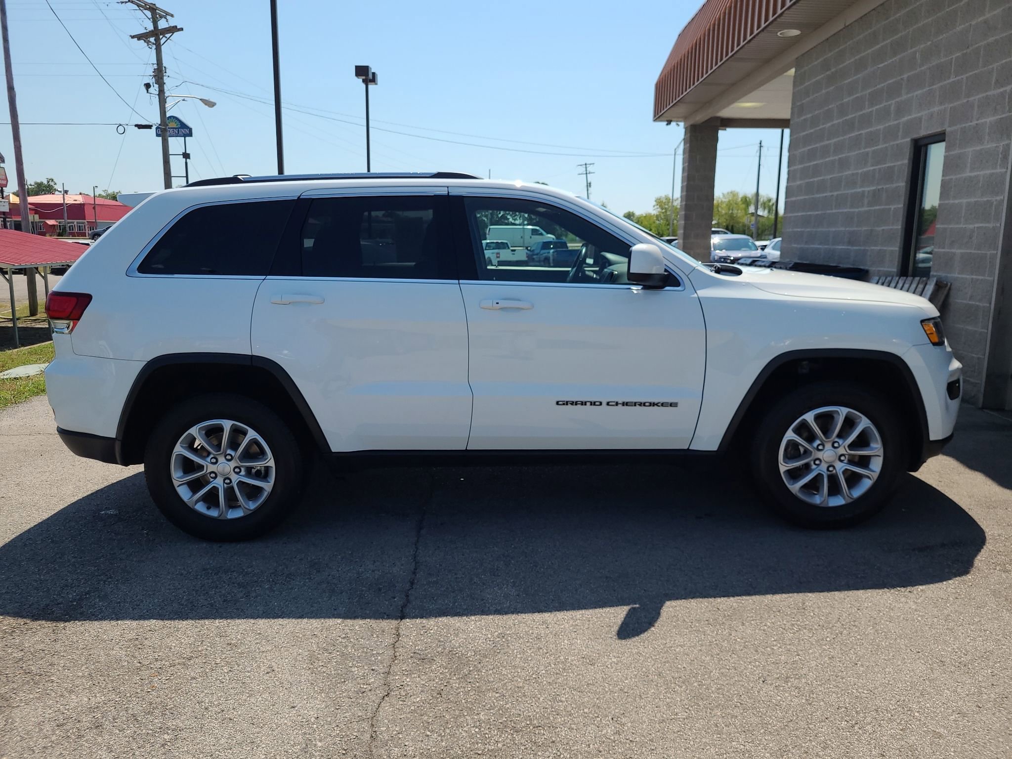 Used 2021 Jeep Grand Cherokee Laredo video 2