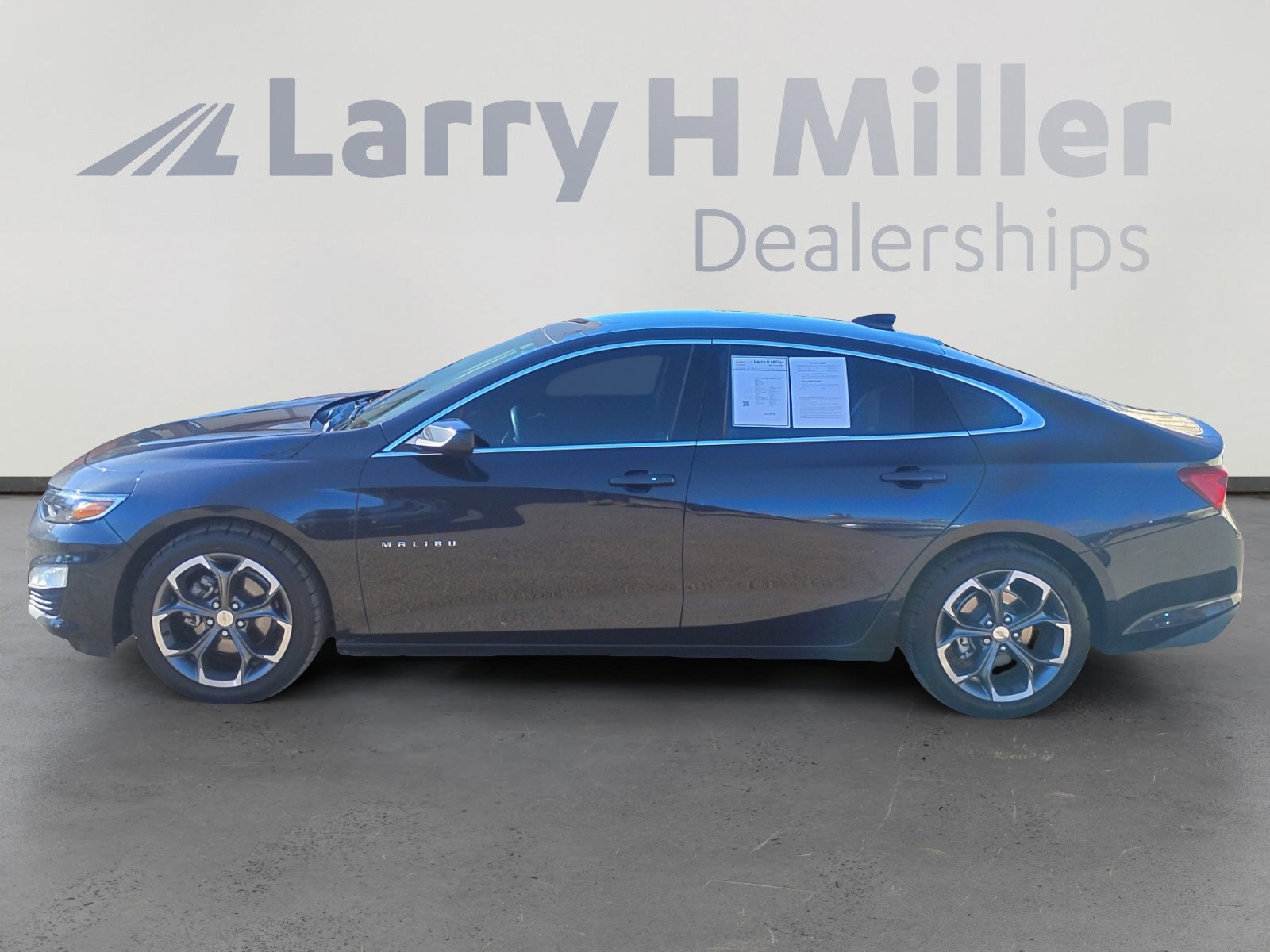 Used 2023 Chevrolet Malibu LT image 2